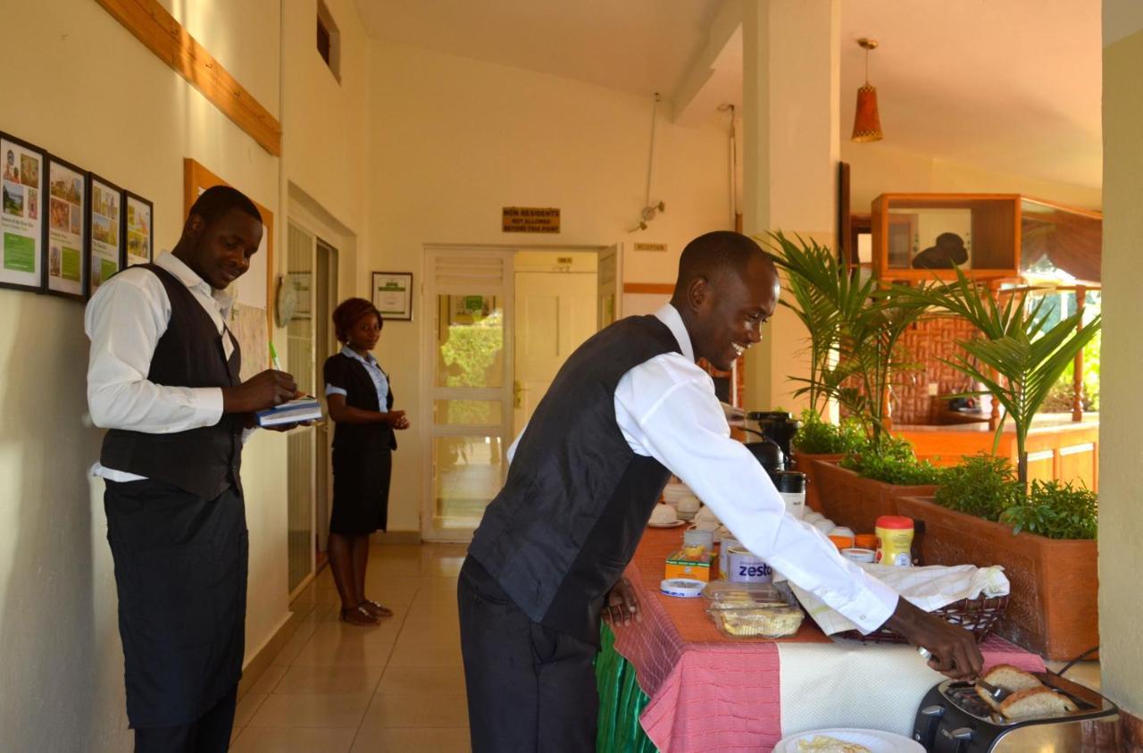 Sunset Hotel Entebbe Bagian luar foto