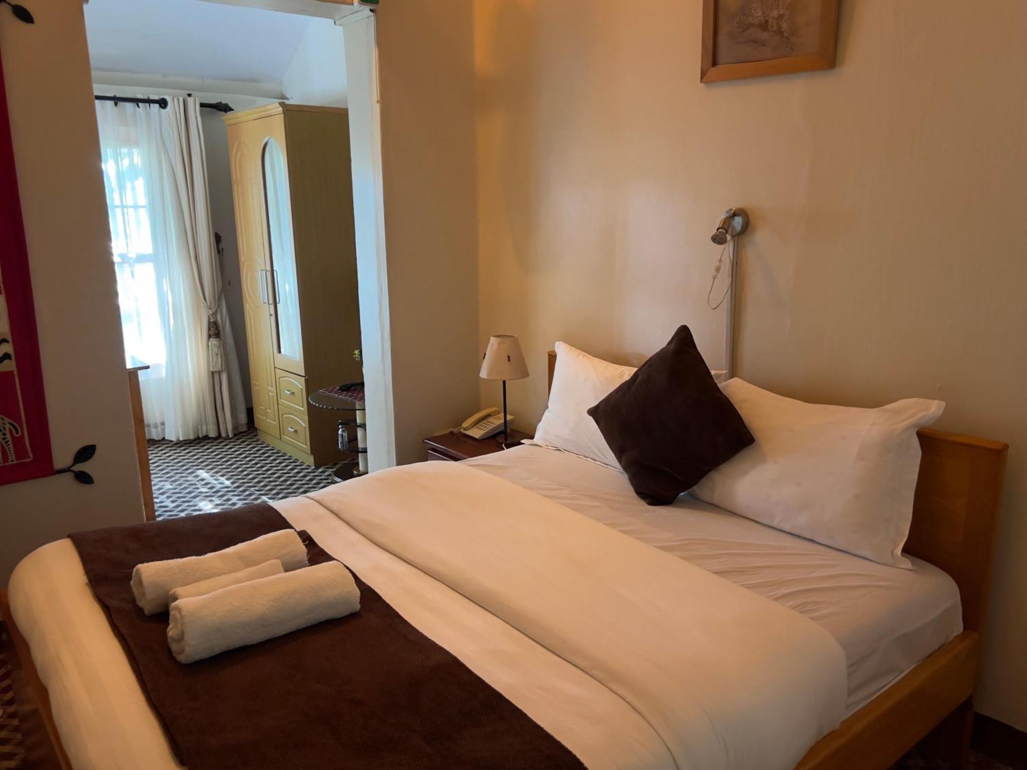 Sunset Hotel Entebbe Bagian luar foto