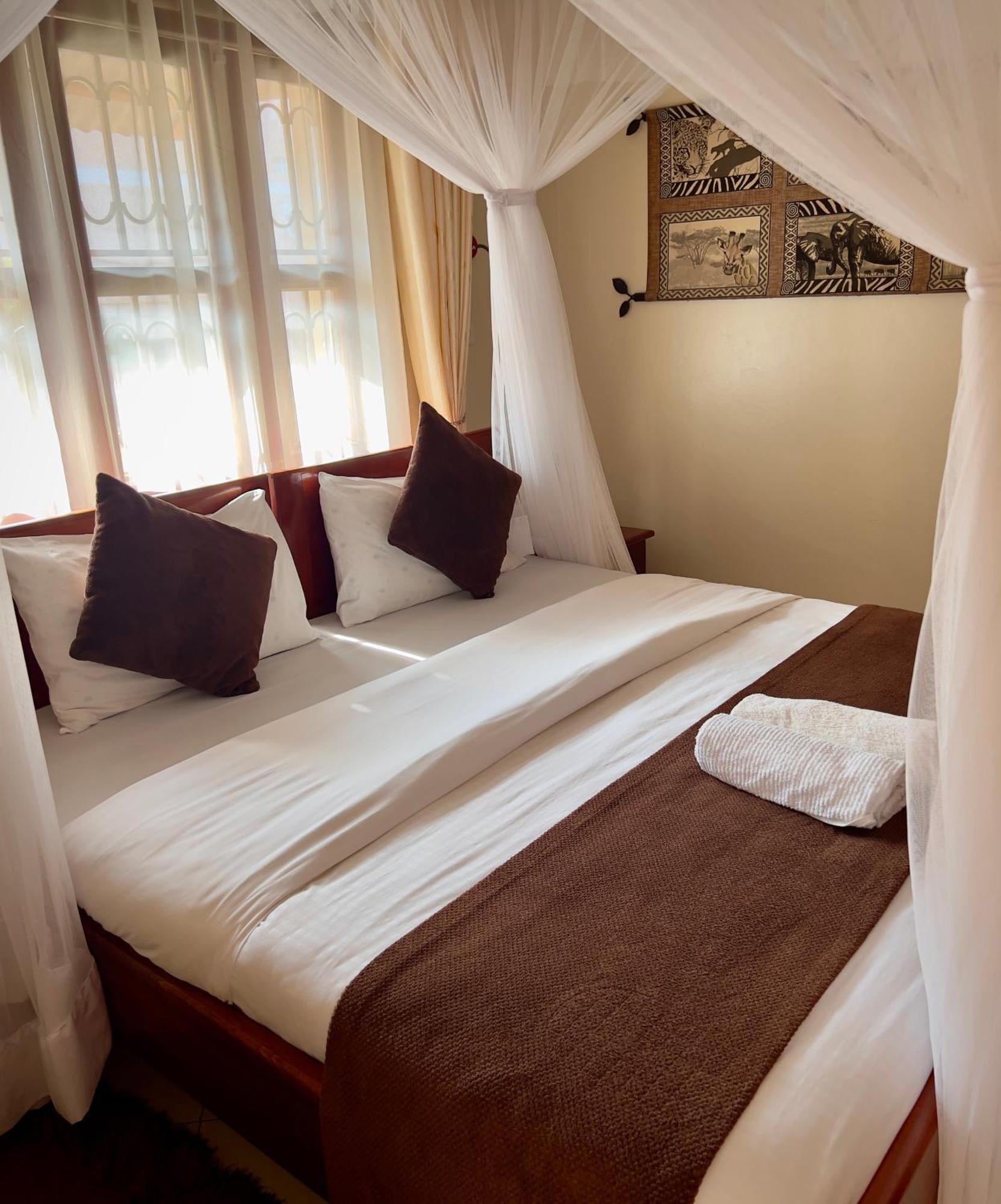 Sunset Hotel Entebbe Bagian luar foto