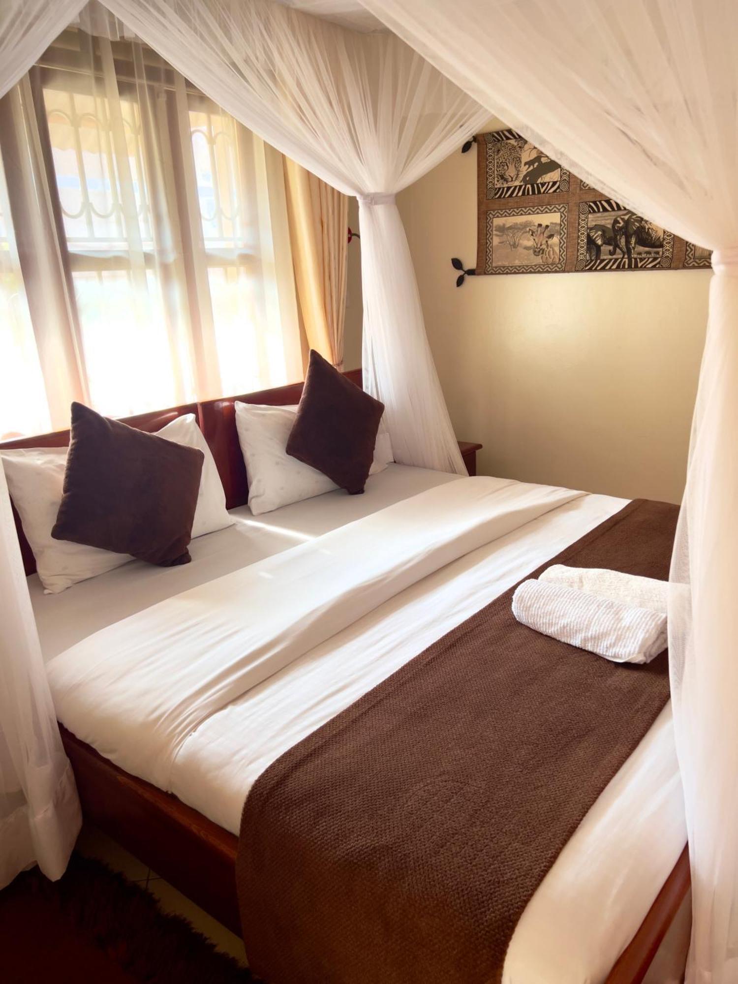Sunset Hotel Entebbe Bagian luar foto