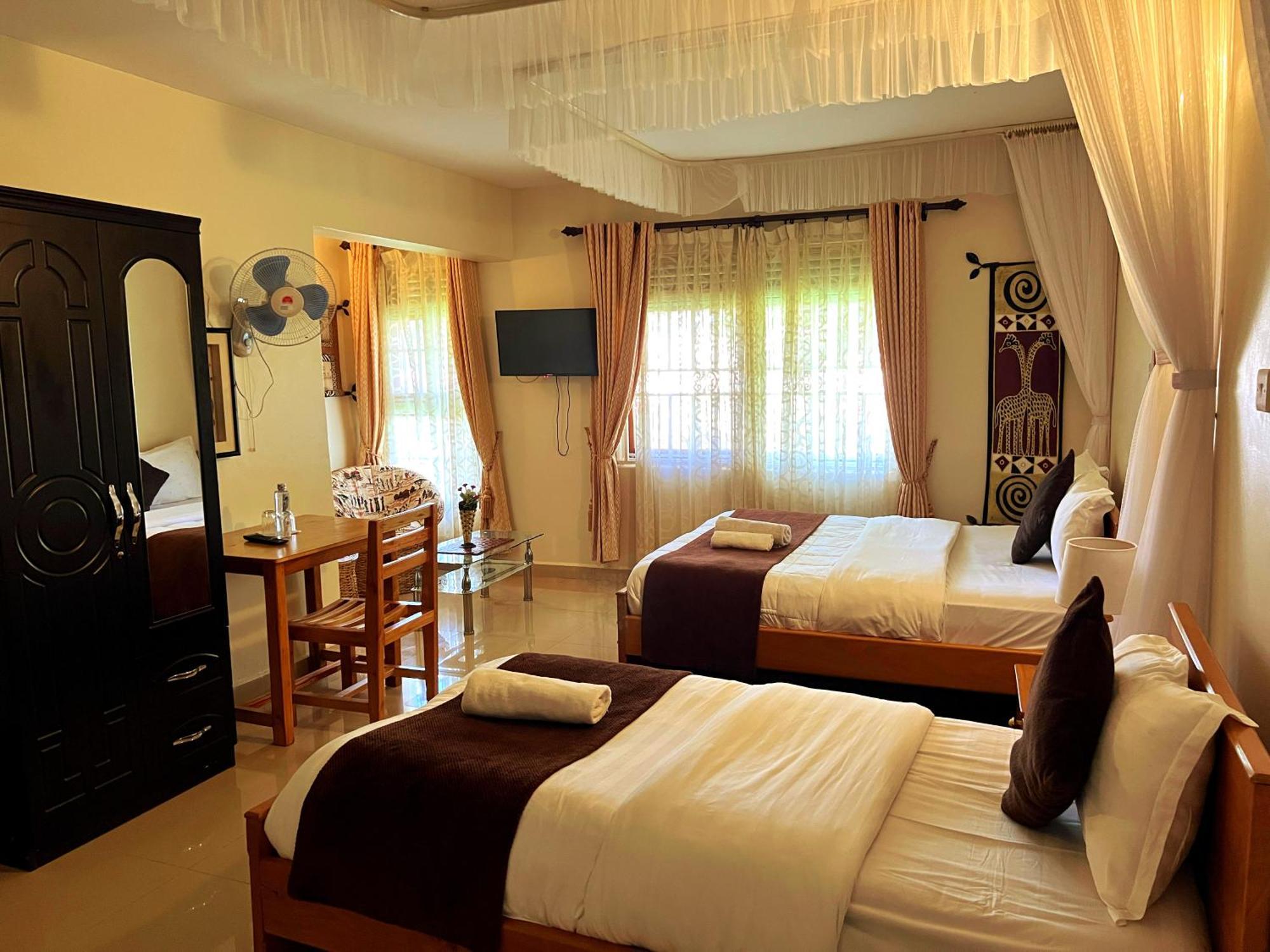Sunset Hotel Entebbe Bagian luar foto