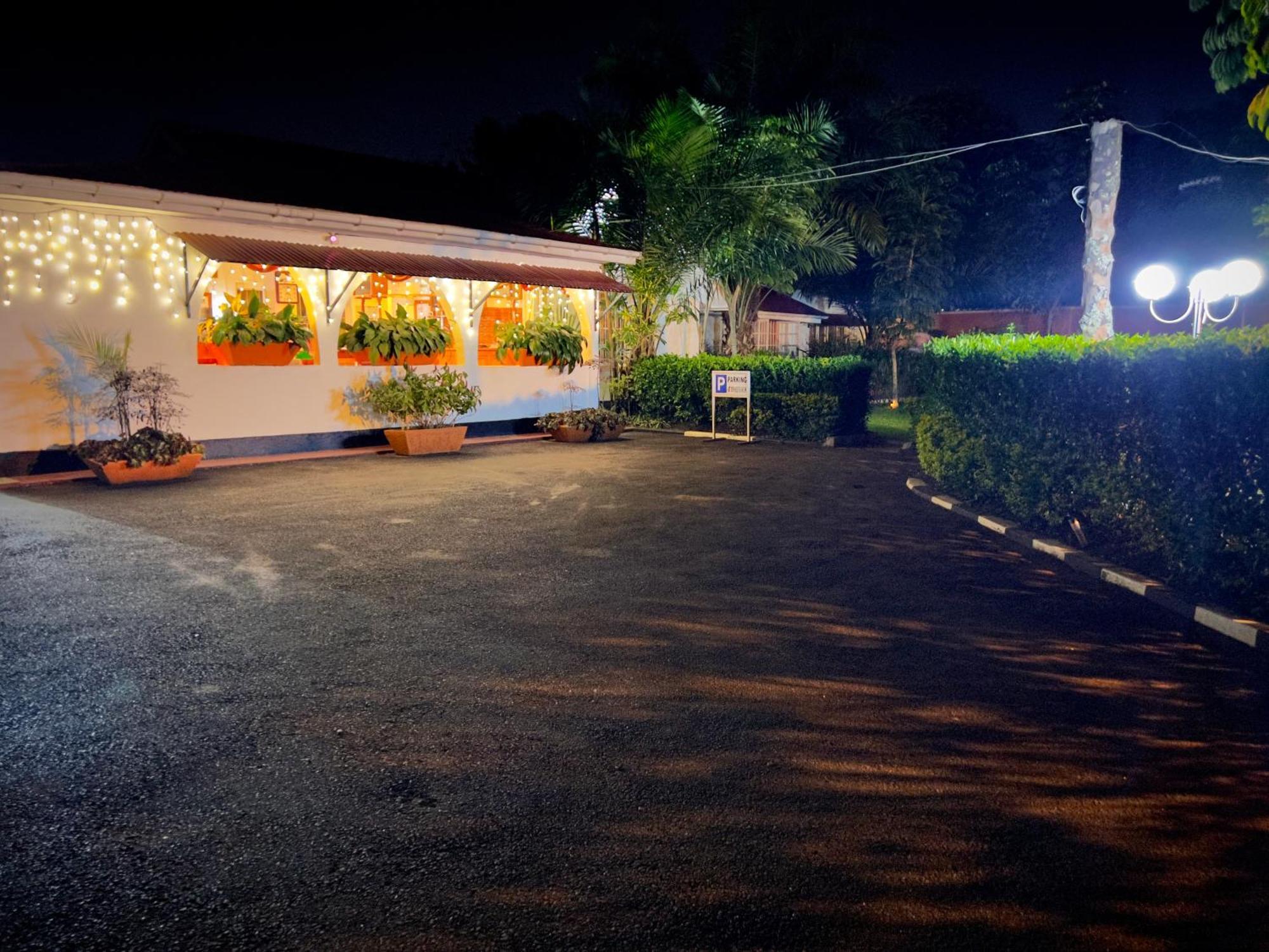Sunset Hotel Entebbe Bagian luar foto