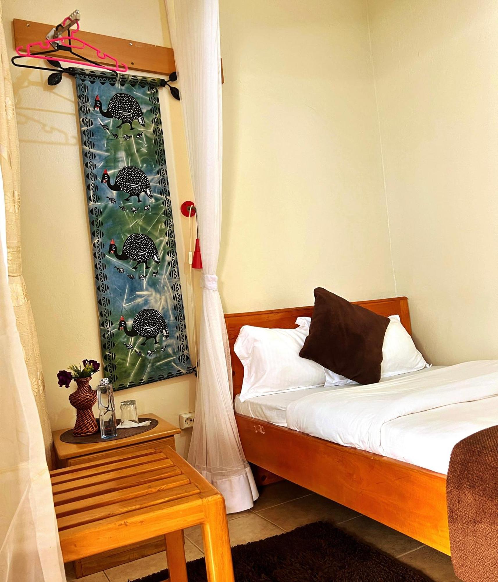Sunset Hotel Entebbe Bagian luar foto