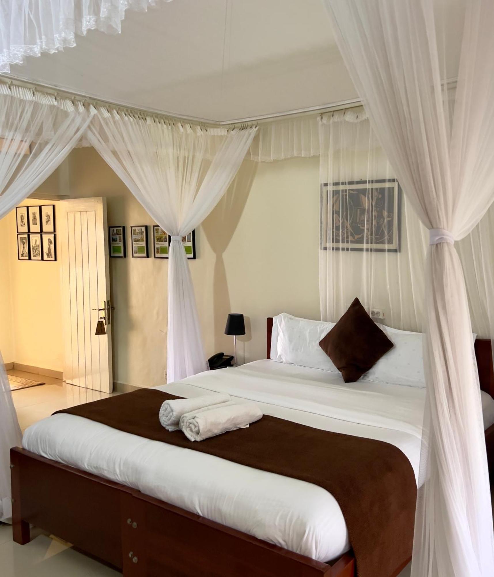 Sunset Hotel Entebbe Bagian luar foto