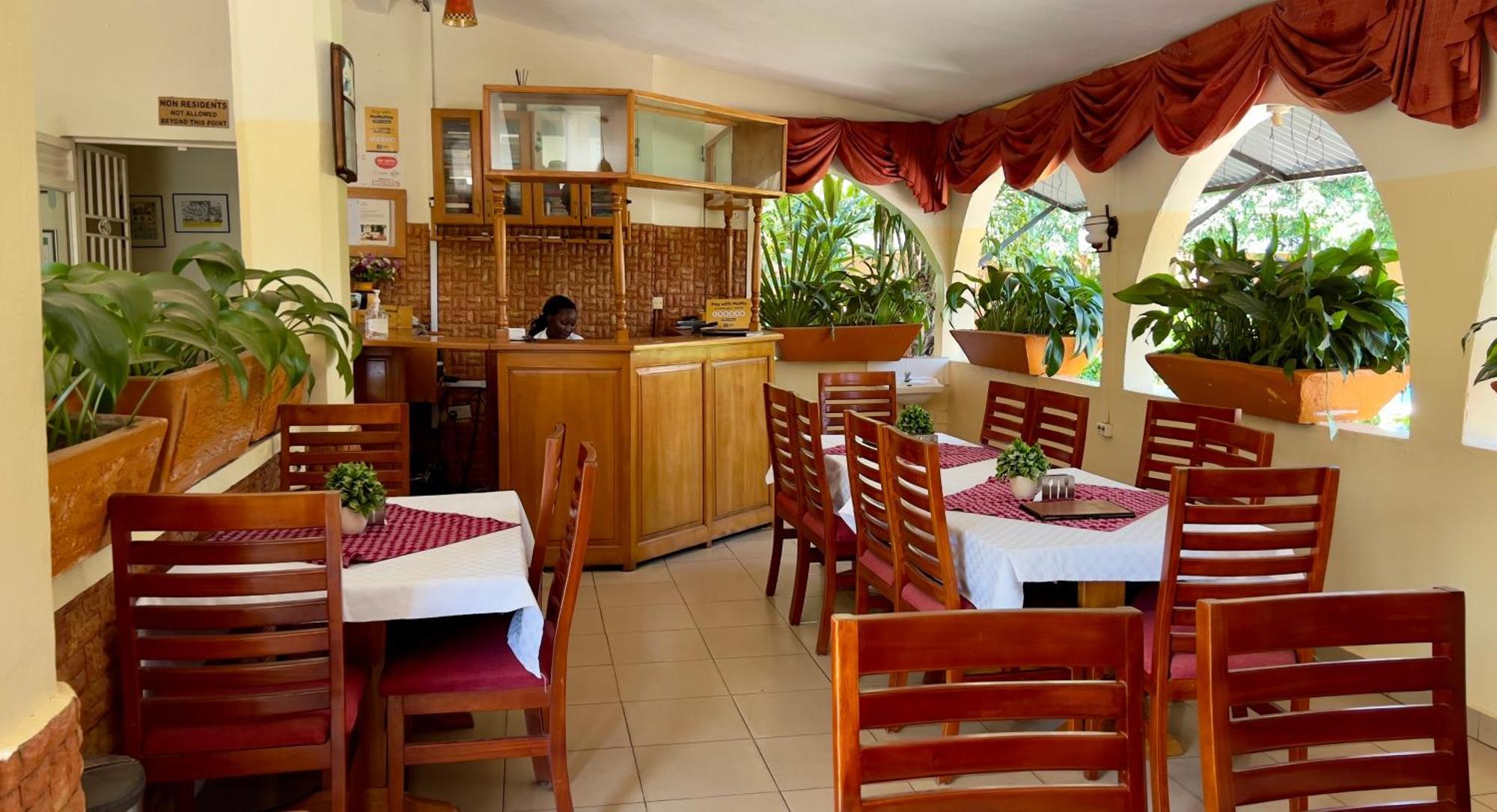 Sunset Hotel Entebbe Bagian luar foto