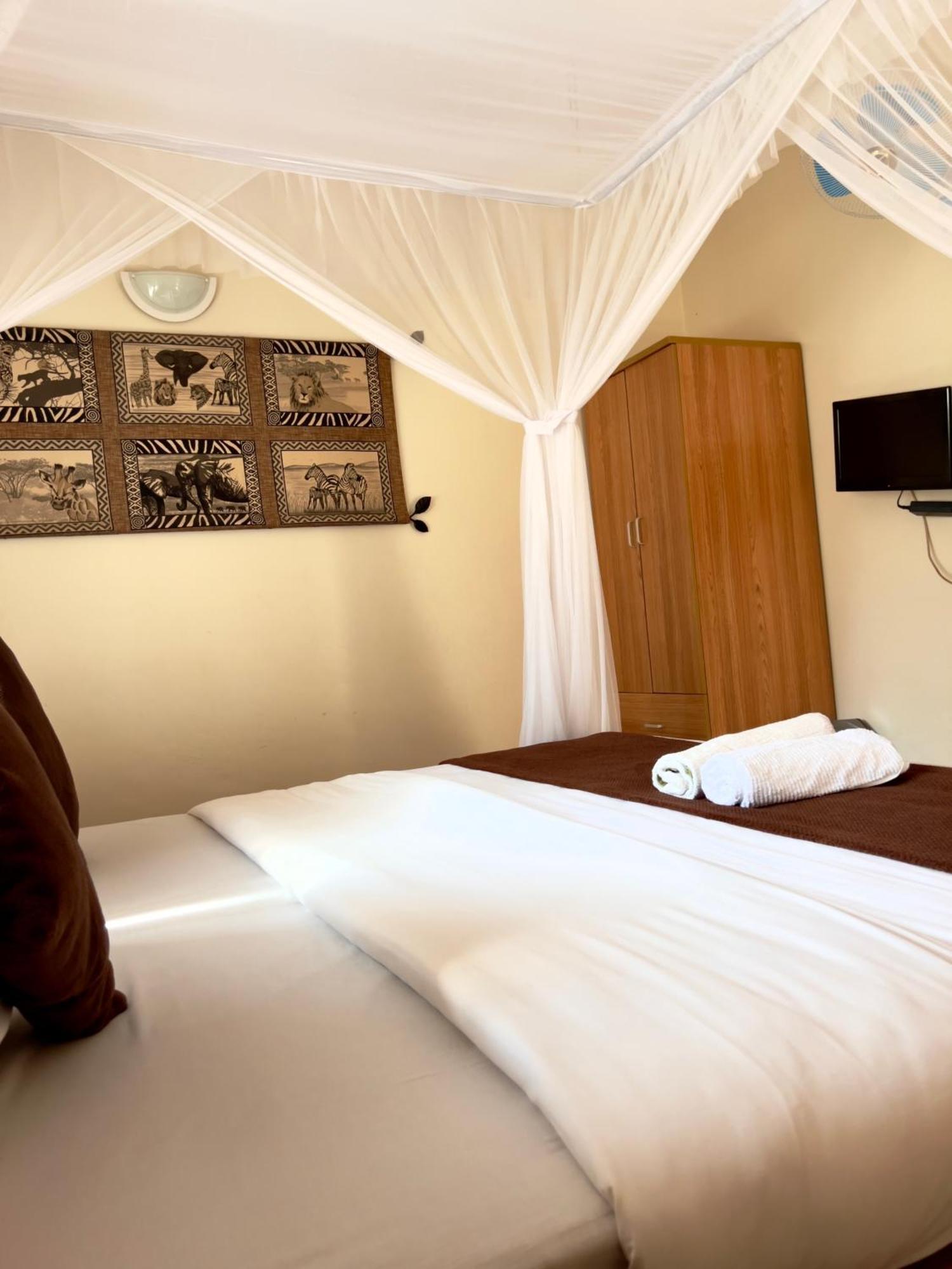 Sunset Hotel Entebbe Bagian luar foto