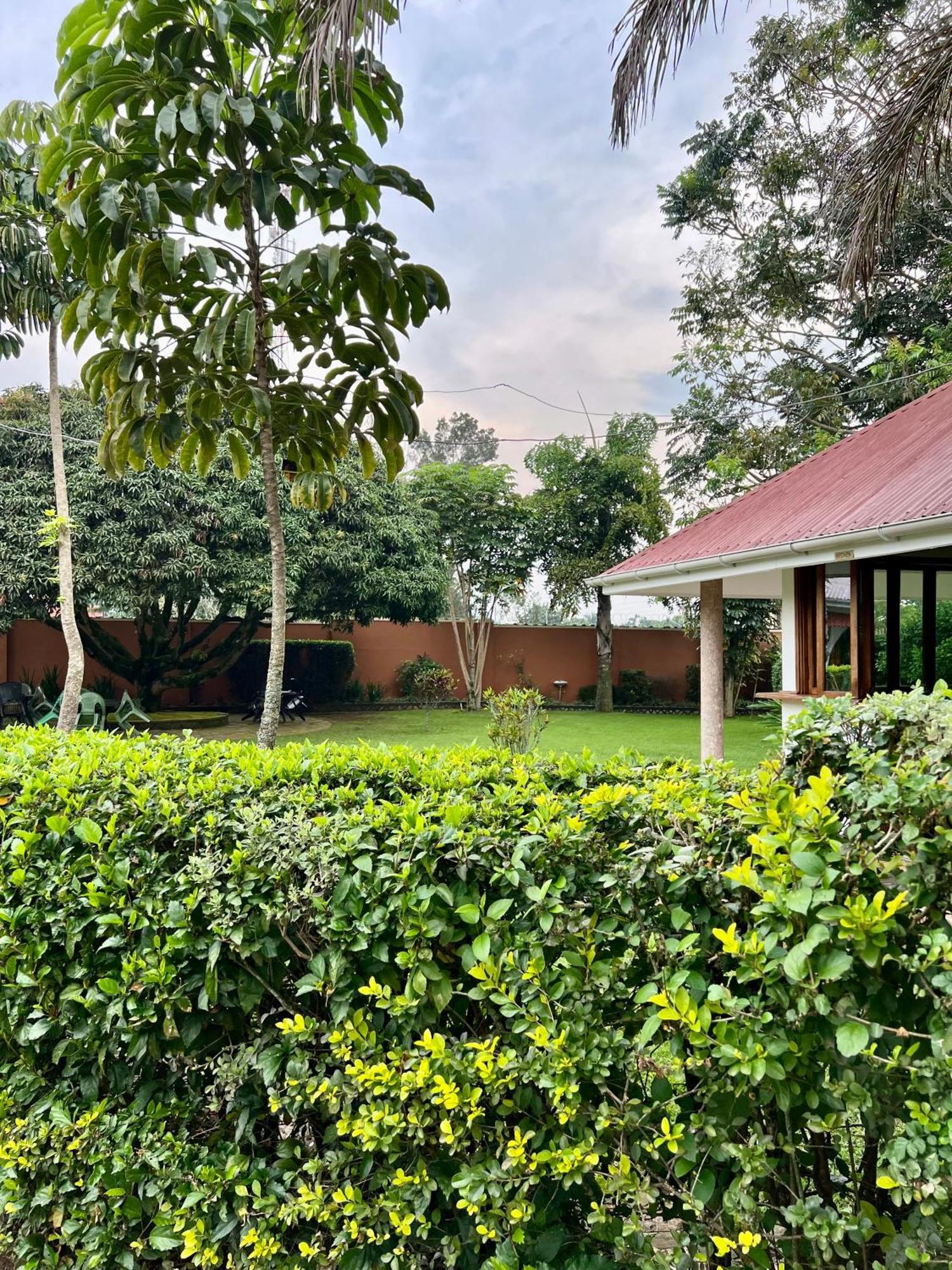 Sunset Hotel Entebbe Bagian luar foto