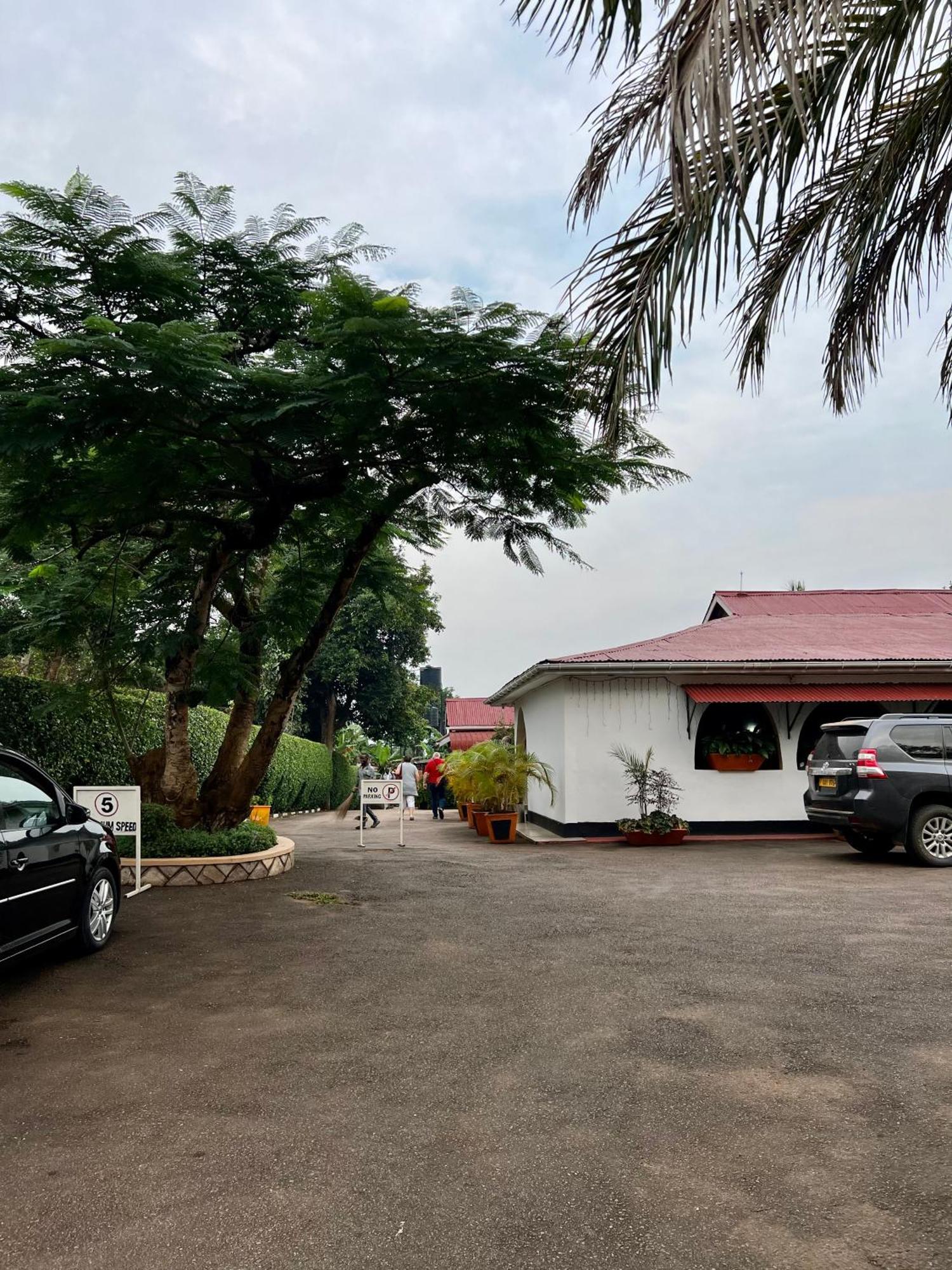 Sunset Hotel Entebbe Bagian luar foto