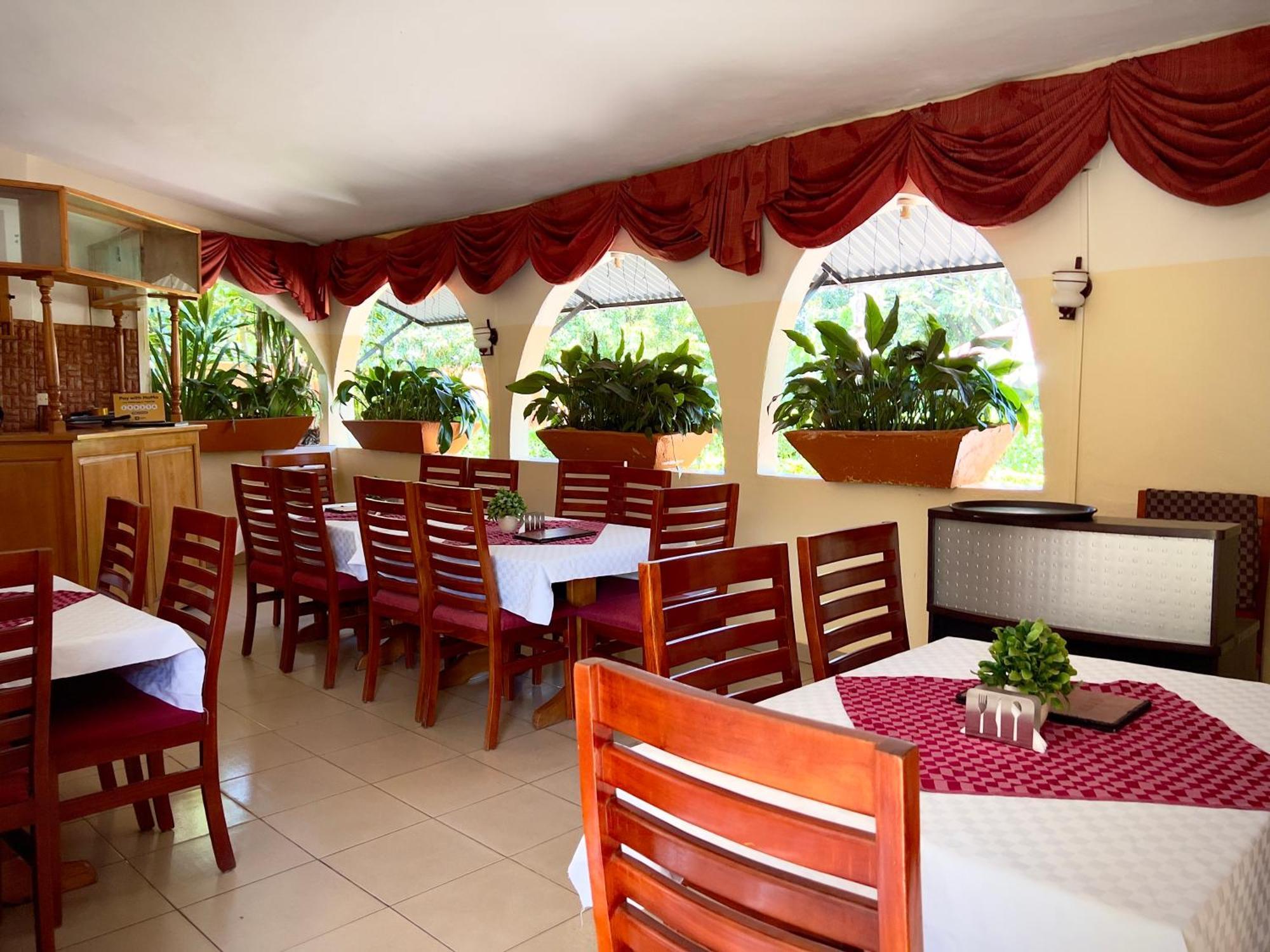 Sunset Hotel Entebbe Bagian luar foto