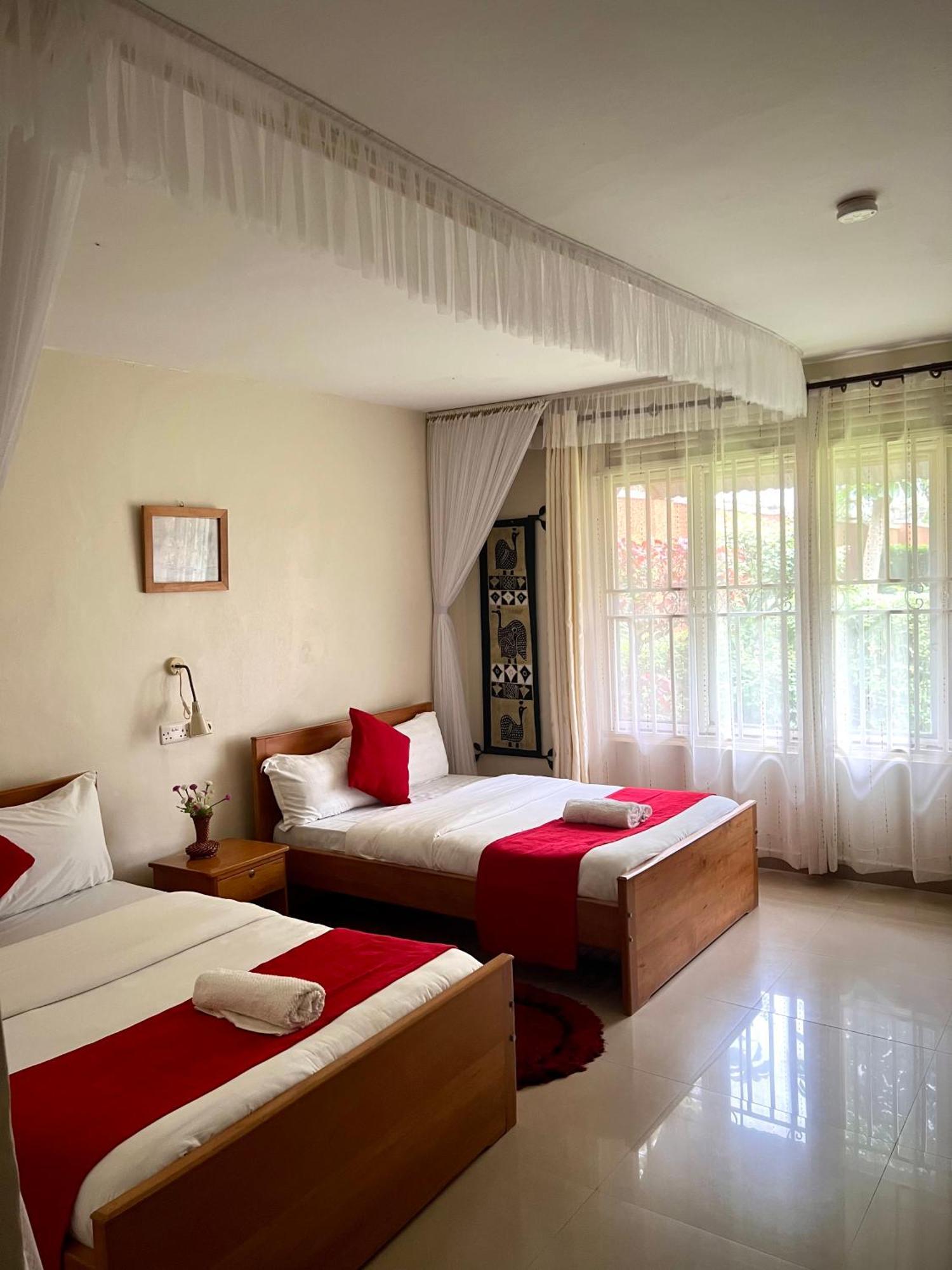 Sunset Hotel Entebbe Bagian luar foto