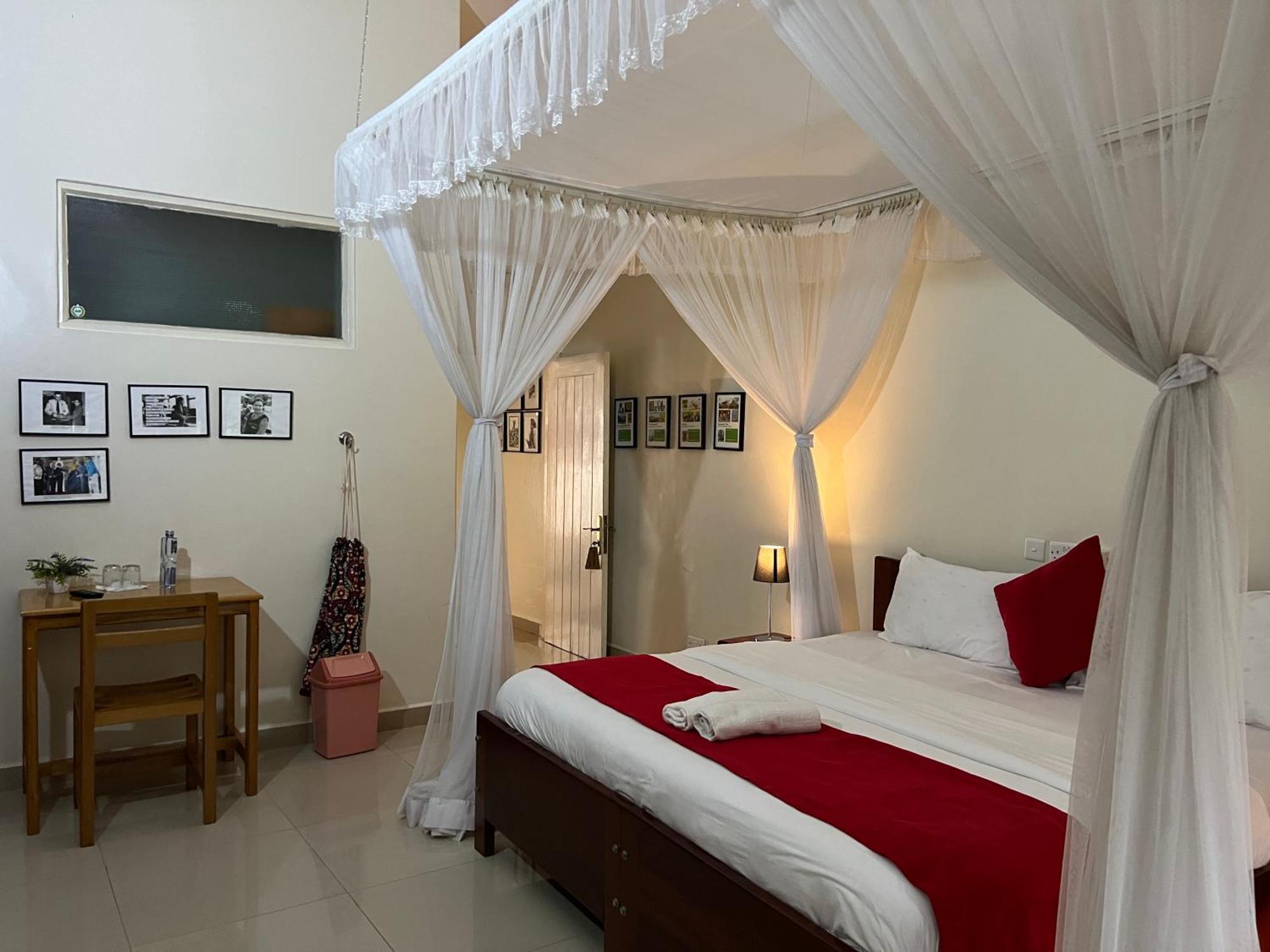 Sunset Hotel Entebbe Bagian luar foto