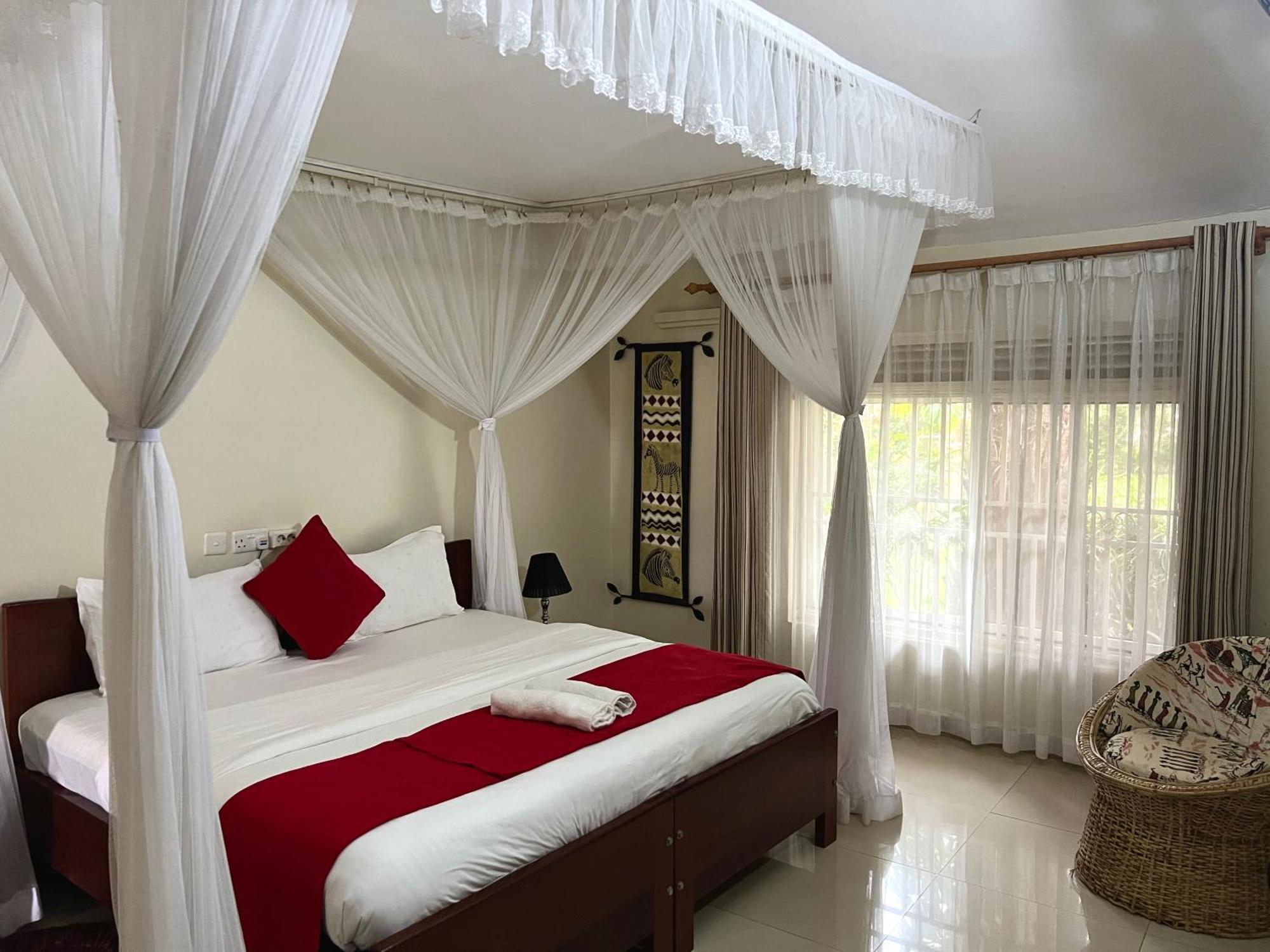 Sunset Hotel Entebbe Bagian luar foto