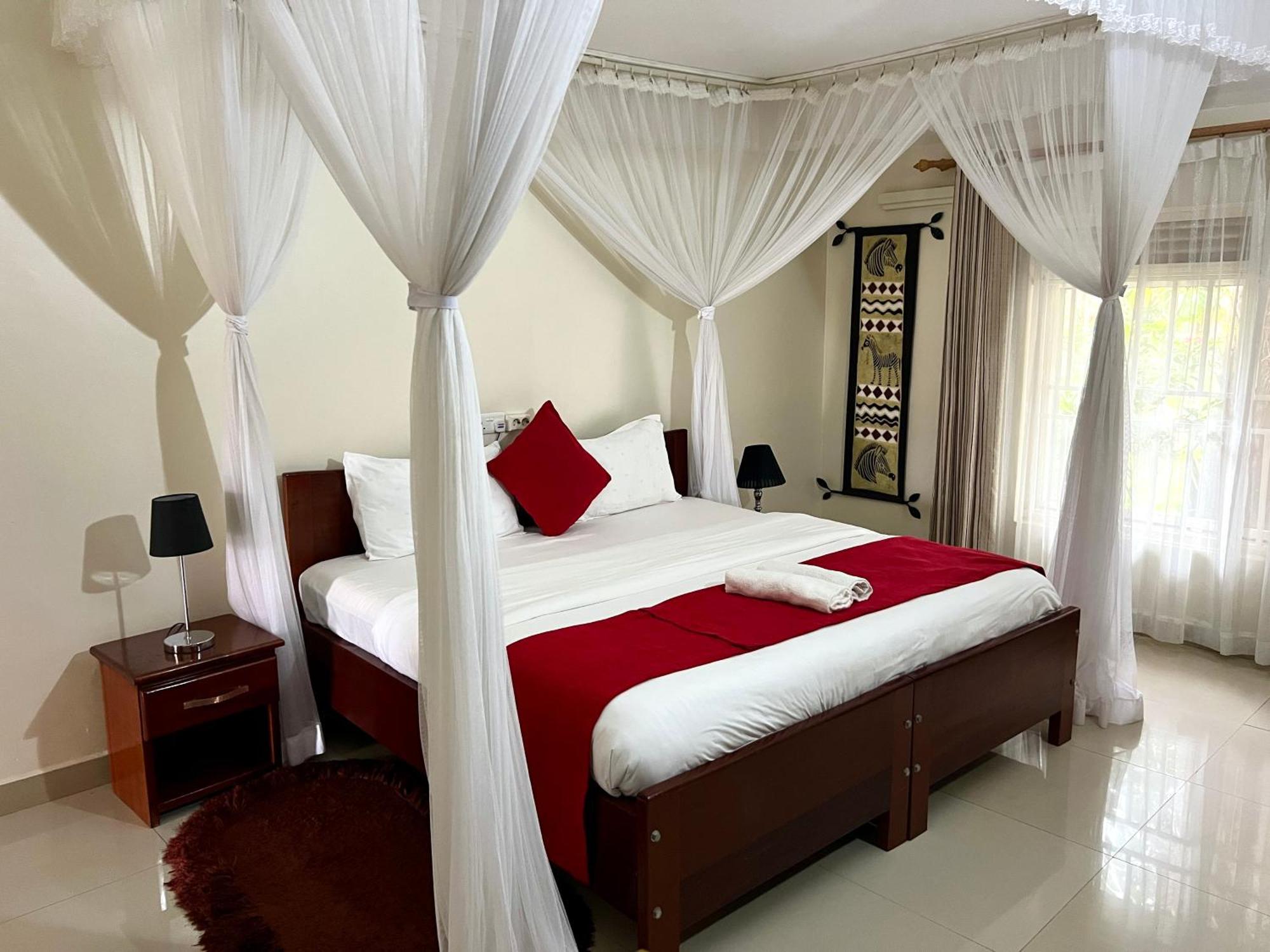 Sunset Hotel Entebbe Bagian luar foto