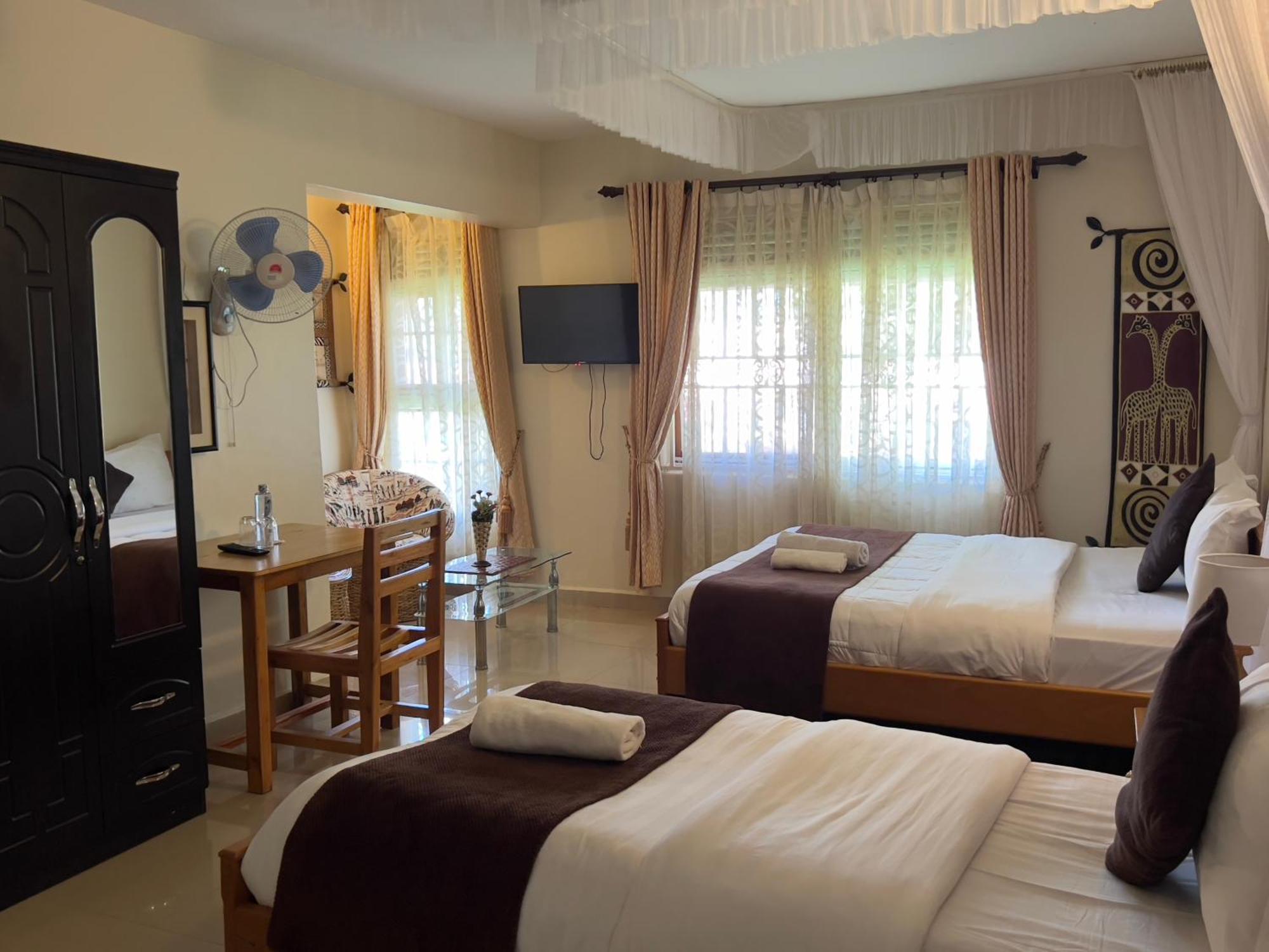 Sunset Hotel Entebbe Bagian luar foto