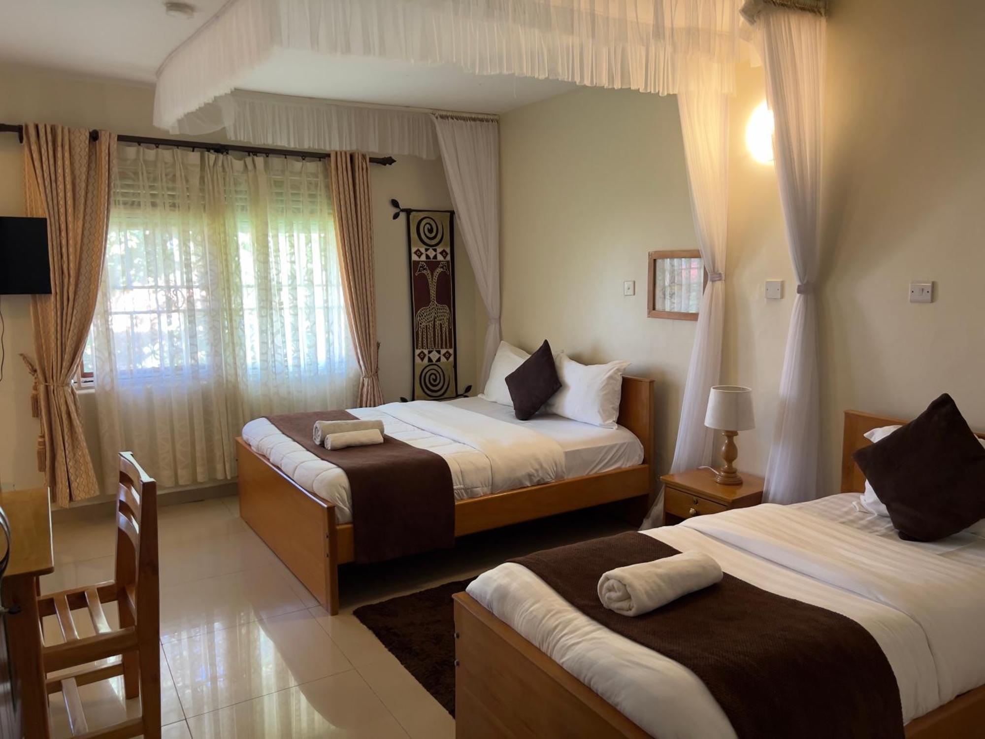 Sunset Hotel Entebbe Bagian luar foto