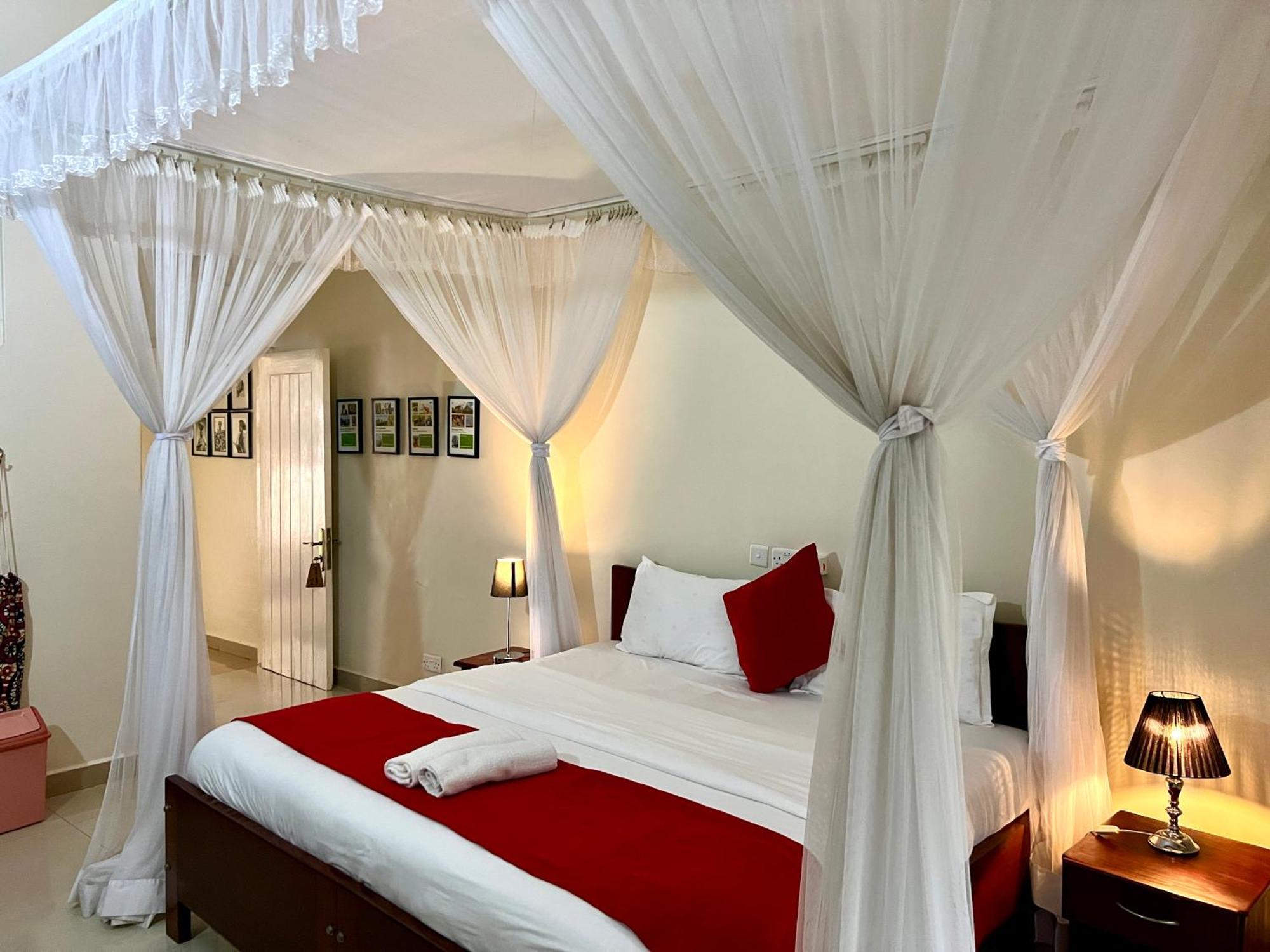 Sunset Hotel Entebbe Bagian luar foto