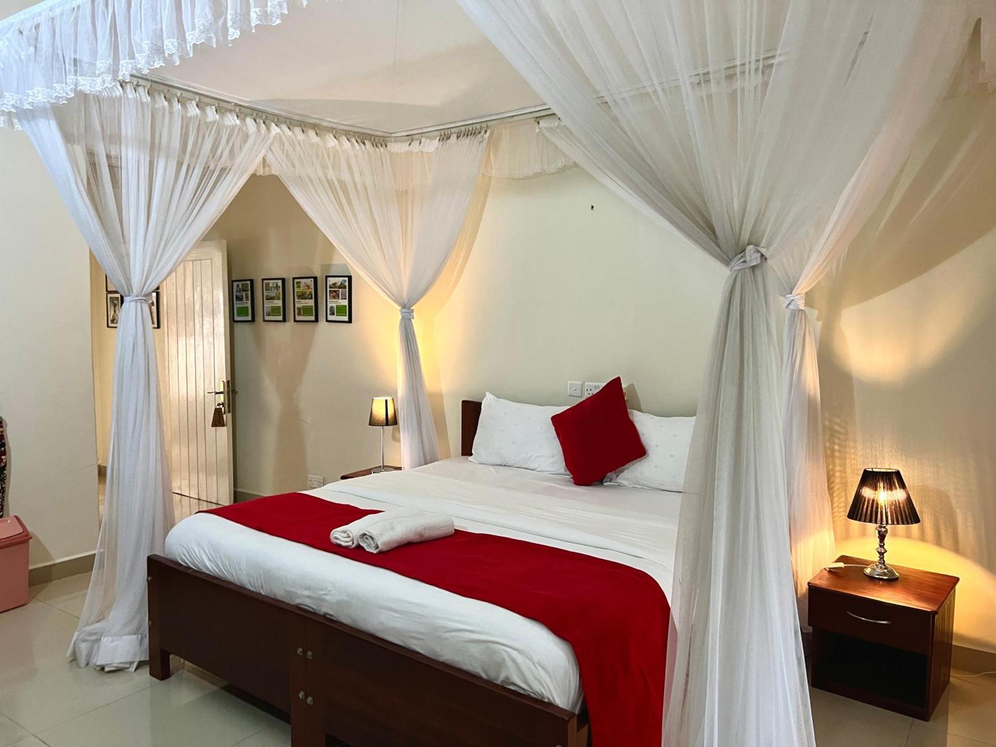Sunset Hotel Entebbe Bagian luar foto